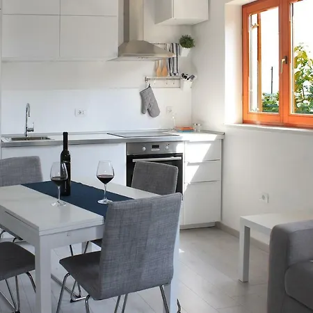 Apartman Ulika Apartment
